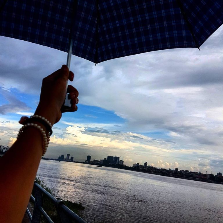 ដើម្បីស្នេហាខ្ញុំសុខចិត្តលះបង់ខ្លួនឯងប៉ុន្មានដងហើយ?