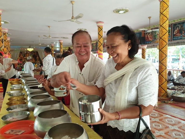 ធ្វើបុណ្យផ្សងគូ