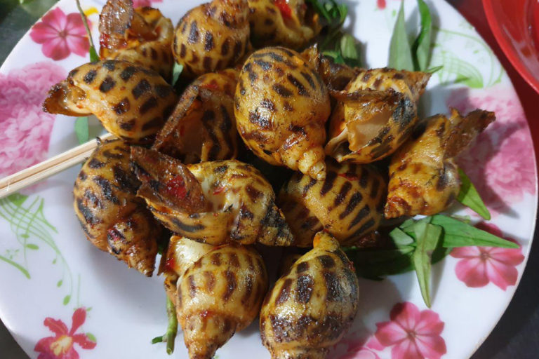 មាត់អ្នកណា?